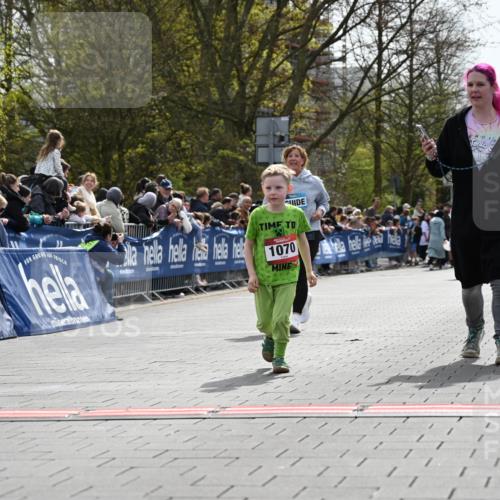 12.04.2026 - 45. Internationalen Wilhelmsburger Insellauf J. Mangold http://msf.ph/oto/9521355 12.04.2026 14:11:53 Ziel 213, 177, 1070 meine-sportfotos.de