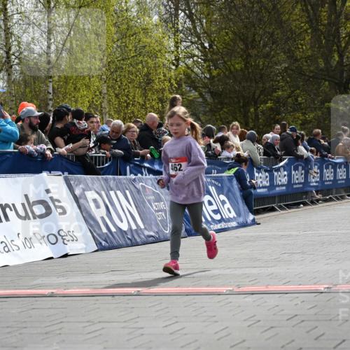 12.04.2026 - 45. Internationalen Wilhelmsburger Insellauf J. Mangold http://msf.ph/oto/9521368 12.04.2026 14:12:02 Ziel 462 meine-sportfotos.de