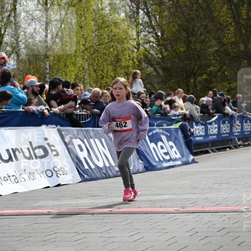 12.04.2026 - 45. Internationalen Wilhelmsburger Insellauf J. Mangold http://msf.ph/oto/9521370 12.04.2026 14:12:02 Ziel 462 meine-sportfotos.de