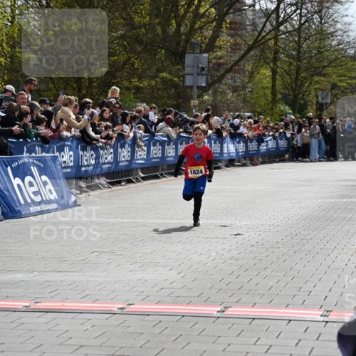 12.04.2026 - 45. Internationalen Wilhelmsburger Insellauf J. Mangold http://msf.ph/oto/9521383 12.04.2026 14:19:12 Ziel 1624 meine-sportfotos.de