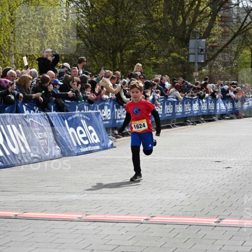 12.04.2026 - 45. Internationalen Wilhelmsburger Insellauf J. Mangold http://msf.ph/oto/9521393 12.04.2026 14:19:13 Ziel 1624 meine-sportfotos.de