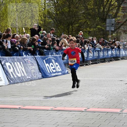 12.04.2026 - 45. Internationalen Wilhelmsburger Insellauf J. Mangold http://msf.ph/oto/9521395 12.04.2026 14:19:13 Ziel 1624 meine-sportfotos.de