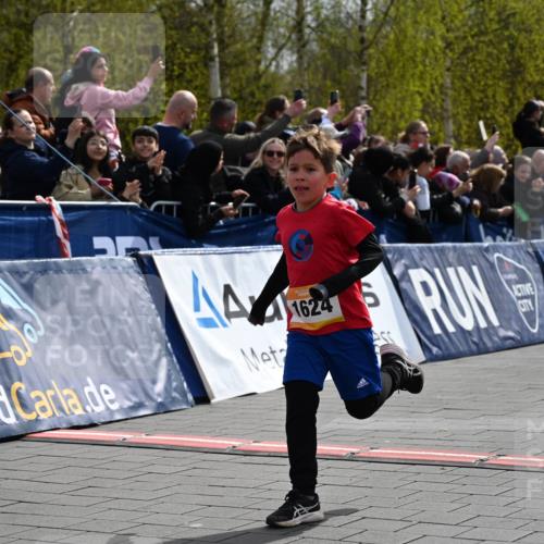12.04.2026 - 45. Internationalen Wilhelmsburger Insellauf J. Mangold http://msf.ph/oto/9521408 12.04.2026 14:19:15 Ziel 1624 meine-sportfotos.de