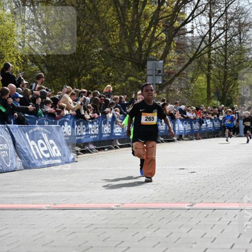 12.04.2026 - 45. Internationalen Wilhelmsburger Insellauf J. Mangold http://msf.ph/oto/9521422 12.04.2026 14:19:32 Ziel 941, 265, 87 meine-sportfotos.de