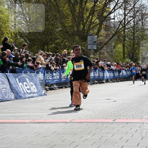 12.04.2026 - 45. Internationalen Wilhelmsburger Insellauf J. Mangold http://msf.ph/oto/9521425 12.04.2026 14:19:33 Ziel 941, 265, 87, 1614 meine-sportfotos.de