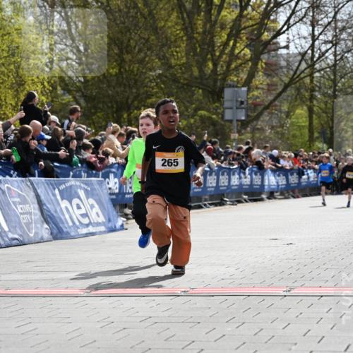 12.04.2026 - 45. Internationalen Wilhelmsburger Insellauf J. Mangold http://msf.ph/oto/9521430 12.04.2026 14:19:33 Ziel 941, 265, 87, 1614 meine-sportfotos.de