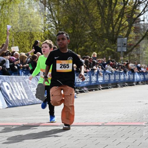 12.04.2026 - 45. Internationalen Wilhelmsburger Insellauf J. Mangold http://msf.ph/oto/9521437 12.04.2026 14:19:34 Ziel 941, 265, 87, 1614 meine-sportfotos.de