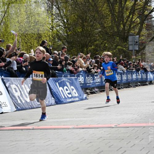 12.04.2026 - 45. Internationalen Wilhelmsburger Insellauf J. Mangold http://msf.ph/oto/9521453 12.04.2026 14:19:37 Ziel 265, 87, 1614, 1613 meine-sportfotos.de