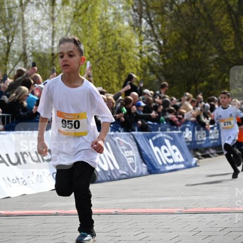 12.04.2026 - 45. Internationalen Wilhelmsburger Insellauf J. Mangold http://msf.ph/oto/9521469 12.04.2026 14:19:42 Ziel 1613, 950, 275, 480 meine-sportfotos.de