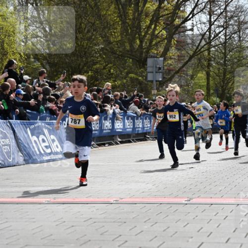 12.04.2026 - 45. Internationalen Wilhelmsburger Insellauf J. Mangold http://msf.ph/oto/9521490 12.04.2026 14:19:51 Ziel 787, 952, 1604, 985, 944, 64, 96, 579, 740 meine-sportfotos.de