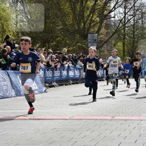 12.04.2026 - 45. Internationalen Wilhelmsburger Insellauf J. Mangold http://msf.ph/oto/9521494 12.04.2026 14:19:51 Ziel 787, 952, 1604, 985, 944, 64, 96, 579, 740 meine-sportfotos.de
