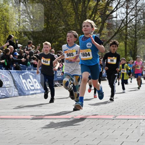 12.04.2026 - 45. Internationalen Wilhelmsburger Insellauf J. Mangold http://msf.ph/oto/9521511 12.04.2026 14:19:53 Ziel 787, 952, 1604, 985, 944, 64, 96, 579, 740, 943, 793, 845, 682, 413 meine-sportfotos.de