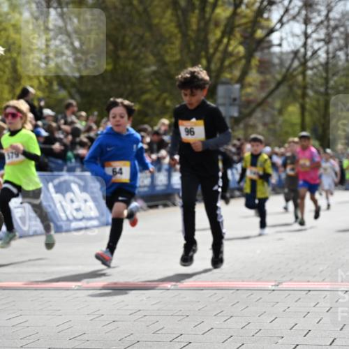 12.04.2026 - 45. Internationalen Wilhelmsburger Insellauf J. Mangold http://msf.ph/oto/9521522 12.04.2026 14:19:53 Ziel 787, 952, 1604, 985, 944, 64, 96, 579, 740, 943, 793, 845, 682, 413 meine-sportfotos.de