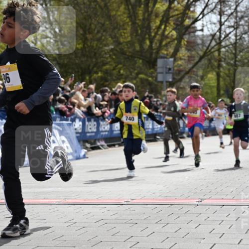 12.04.2026 - 45. Internationalen Wilhelmsburger Insellauf J. Mangold http://msf.ph/oto/9521528 12.04.2026 14:19:54 Ziel 787, 952, 1604, 985, 944, 64, 96, 579, 740, 943, 793, 845, 682, 413, 982 meine-sportfotos.de