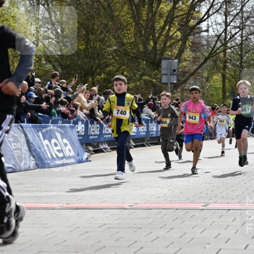 12.04.2026 - 45. Internationalen Wilhelmsburger Insellauf J. Mangold http://msf.ph/oto/9521530 12.04.2026 14:19:54 Ziel 787, 952, 1604, 985, 944, 64, 96, 579, 740, 943, 793, 845, 682, 413, 982 meine-sportfotos.de