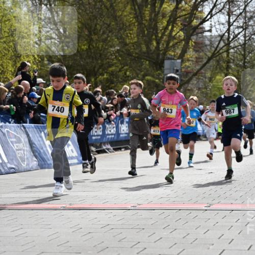 12.04.2026 - 45. Internationalen Wilhelmsburger Insellauf J. Mangold http://msf.ph/oto/9521534 12.04.2026 14:19:55 Ziel 787, 952, 1604, 985, 944, 64, 96, 579, 740, 943, 793, 845, 682, 413, 982, 155, 621 meine-sportfotos.de