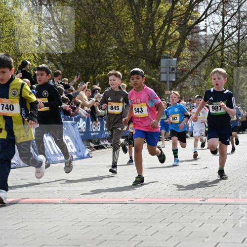 12.04.2026 - 45. Internationalen Wilhelmsburger Insellauf J. Mangold http://msf.ph/oto/9521538 12.04.2026 14:19:55 Ziel 787, 952, 1604, 985, 944, 64, 96, 579, 740, 943, 793, 845, 682, 413, 982, 155, 621 meine-sportfotos.de
