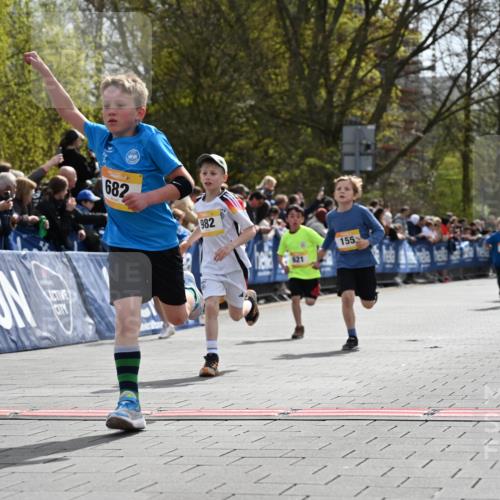 12.04.2026 - 45. Internationalen Wilhelmsburger Insellauf J. Mangold http://msf.ph/oto/9521548 12.04.2026 14:19:57 Ziel 944, 64, 96, 579, 740, 943, 793, 845, 682, 413, 982, 155, 621 meine-sportfotos.de