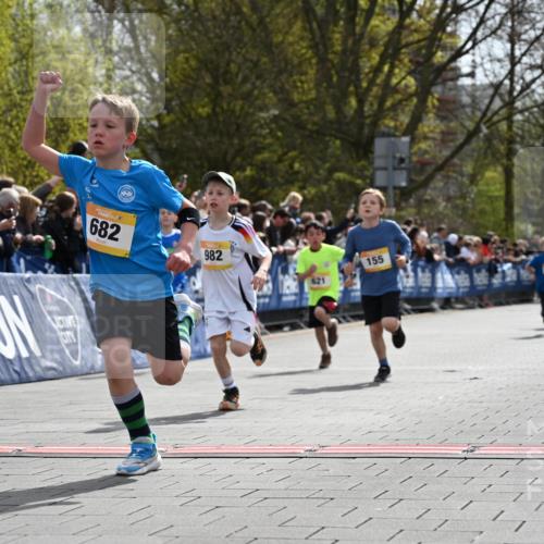 12.04.2026 - 45. Internationalen Wilhelmsburger Insellauf J. Mangold http://msf.ph/oto/9521549 12.04.2026 14:19:58 Ziel 96, 579, 740, 943, 793, 845, 682, 413, 982, 155, 621, 1602 meine-sportfotos.de