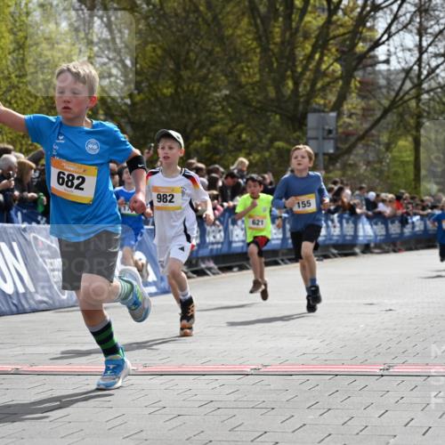 12.04.2026 - 45. Internationalen Wilhelmsburger Insellauf J. Mangold http://msf.ph/oto/9521550 12.04.2026 14:19:58 Ziel 96, 579, 740, 943, 793, 845, 682, 413, 982, 155, 621, 1602 meine-sportfotos.de