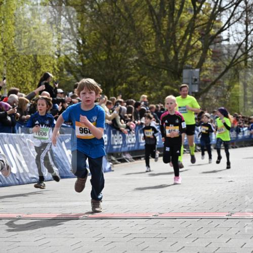 12.04.2026 - 45. Internationalen Wilhelmsburger Insellauf J. Mangold http://msf.ph/oto/9521593 12.04.2026 14:20:03 Ziel 155, 621, 1602, 478, 83, 968, 465, 631, 1621, 304, 225 meine-sportfotos.de