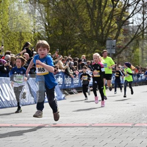 12.04.2026 - 45. Internationalen Wilhelmsburger Insellauf J. Mangold http://msf.ph/oto/9521594 12.04.2026 14:20:03 Ziel 155, 621, 1602, 478, 83, 968, 465, 631, 1621, 304, 225 meine-sportfotos.de