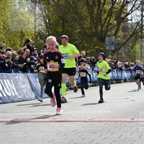 12.04.2026 - 45. Internationalen Wilhelmsburger Insellauf J. Mangold http://msf.ph/oto/9521610 12.04.2026 14:20:05 Ziel 1602, 478, 83, 968, 465, 631, 1621, 304, 225, 1618, 108, 534, 447, 560, 734 meine-sportfotos.de