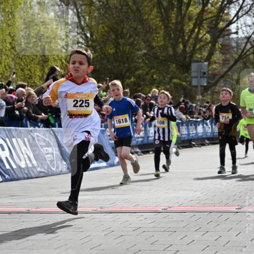 12.04.2026 - 45. Internationalen Wilhelmsburger Insellauf J. Mangold http://msf.ph/oto/9521622 12.04.2026 14:20:07 Ziel 478, 83, 968, 465, 631, 1621, 304, 225, 1618, 108, 534, 447, 560, 734, 775, 587 meine-sportfotos.de