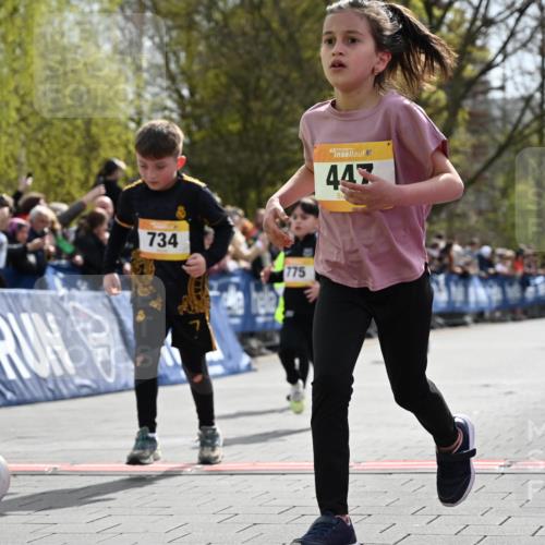 12.04.2026 - 45. Internationalen Wilhelmsburger Insellauf J. Mangold http://msf.ph/oto/9521645 12.04.2026 14:20:10 Ziel 631, 1621, 304, 225, 1618, 108, 534, 447, 560, 734, 775, 587, 405, 1060, 642, 753 meine-sportfotos.de