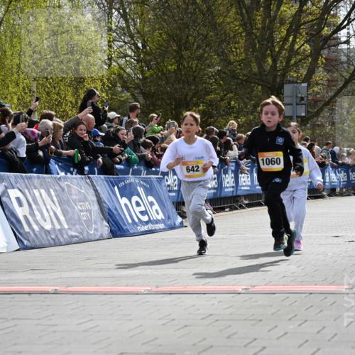 12.04.2026 - 45. Internationalen Wilhelmsburger Insellauf J. Mangold http://msf.ph/oto/9521662 12.04.2026 14:20:13 Ziel 447, 560, 734, 775, 587, 405, 1060, 642, 753, 750 meine-sportfotos.de