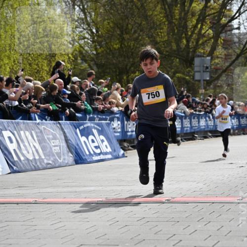 12.04.2026 - 45. Internationalen Wilhelmsburger Insellauf J. Mangold http://msf.ph/oto/9521682 12.04.2026 14:20:17 Ziel 405, 1060, 642, 753, 750, 1623, 844, 34, 949, 1607 meine-sportfotos.de