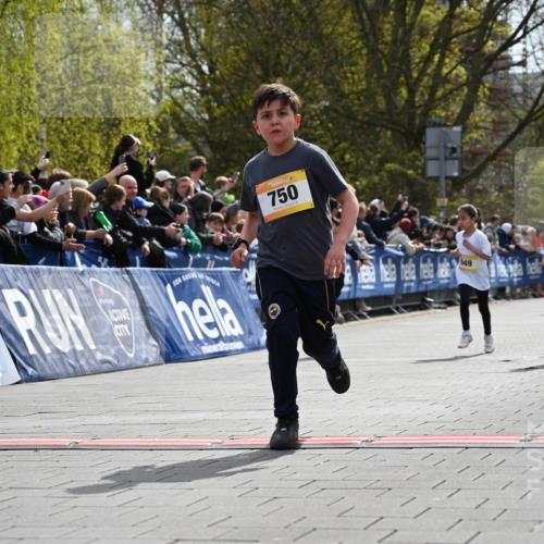 12.04.2026 - 45. Internationalen Wilhelmsburger Insellauf J. Mangold http://msf.ph/oto/9521685 12.04.2026 14:20:17 Ziel 405, 1060, 642, 753, 750, 1623, 844, 34, 949, 1607 meine-sportfotos.de