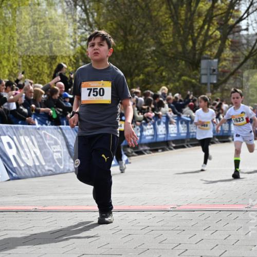 12.04.2026 - 45. Internationalen Wilhelmsburger Insellauf J. Mangold http://msf.ph/oto/9521690 12.04.2026 14:20:18 Ziel 1060, 642, 753, 750, 1623, 844, 34, 949, 1607, 29 meine-sportfotos.de