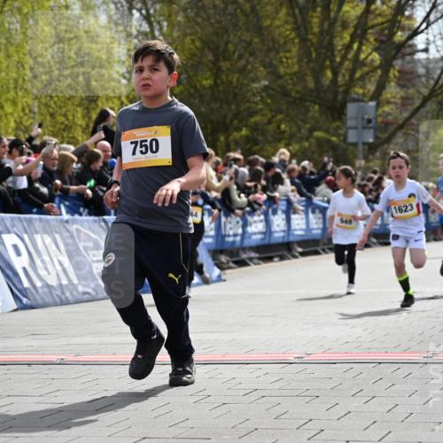 12.04.2026 - 45. Internationalen Wilhelmsburger Insellauf J. Mangold http://msf.ph/oto/9521691 12.04.2026 14:20:18 Ziel 1060, 642, 753, 750, 1623, 844, 34, 949, 1607, 29 meine-sportfotos.de