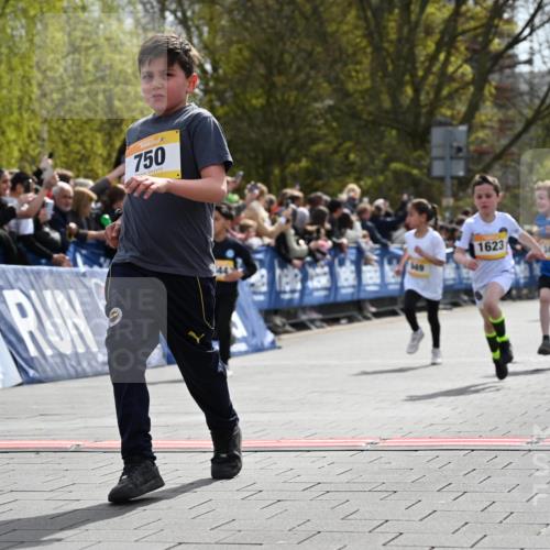 12.04.2026 - 45. Internationalen Wilhelmsburger Insellauf J. Mangold http://msf.ph/oto/9521692 12.04.2026 14:20:18 Ziel 1060, 642, 753, 750, 1623, 844, 34, 949, 1607, 29 meine-sportfotos.de