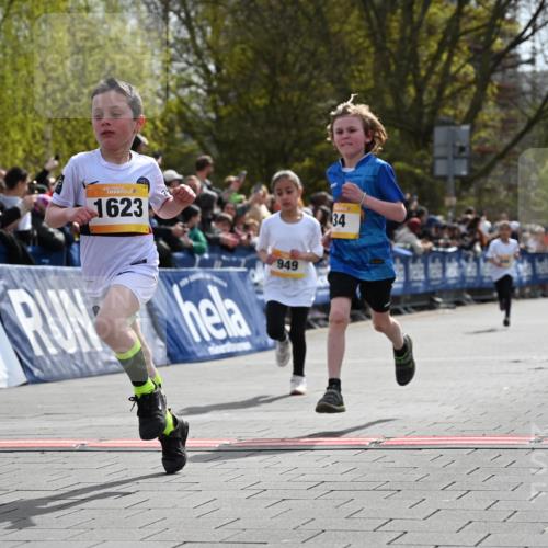 12.04.2026 - 45. Internationalen Wilhelmsburger Insellauf J. Mangold http://msf.ph/oto/9521700 12.04.2026 14:20:19 Ziel 750, 1623, 844, 34, 949, 1607, 29, 948 meine-sportfotos.de