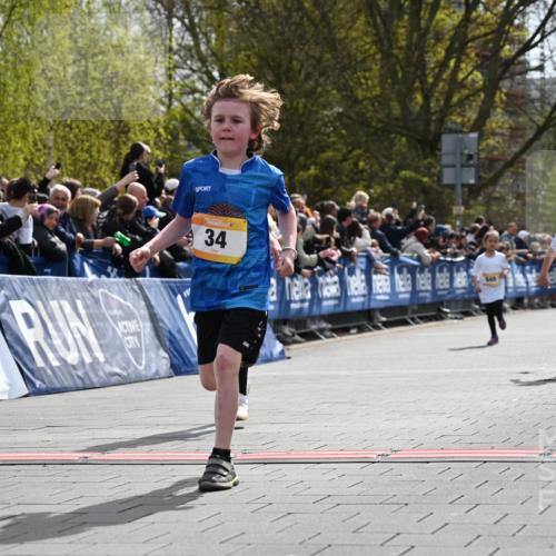 12.04.2026 - 45. Internationalen Wilhelmsburger Insellauf J. Mangold http://msf.ph/oto/9521705 12.04.2026 14:20:20 Ziel 750, 1623, 844, 34, 949, 1607, 29, 948, 1058 meine-sportfotos.de