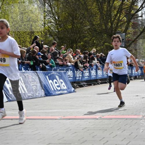 12.04.2026 - 45. Internationalen Wilhelmsburger Insellauf J. Mangold http://msf.ph/oto/9521707 12.04.2026 14:20:21 Ziel 750, 1623, 844, 34, 949, 1607, 29, 948, 1058, 966 meine-sportfotos.de