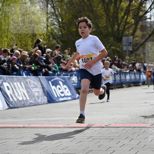 12.04.2026 - 45. Internationalen Wilhelmsburger Insellauf J. Mangold http://msf.ph/oto/9521713 12.04.2026 14:20:21 Ziel 750, 1623, 844, 34, 949, 1607, 29, 948, 1058, 966 meine-sportfotos.de
