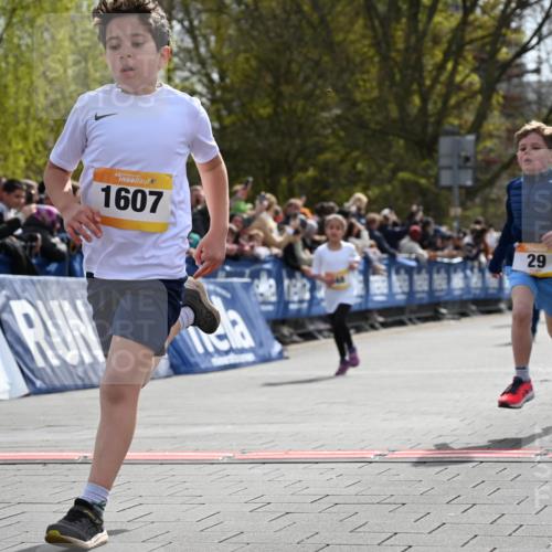 12.04.2026 - 45. Internationalen Wilhelmsburger Insellauf J. Mangold http://msf.ph/oto/9521718 12.04.2026 14:20:21 Ziel 750, 1623, 844, 34, 949, 1607, 29, 948, 1058, 966 meine-sportfotos.de