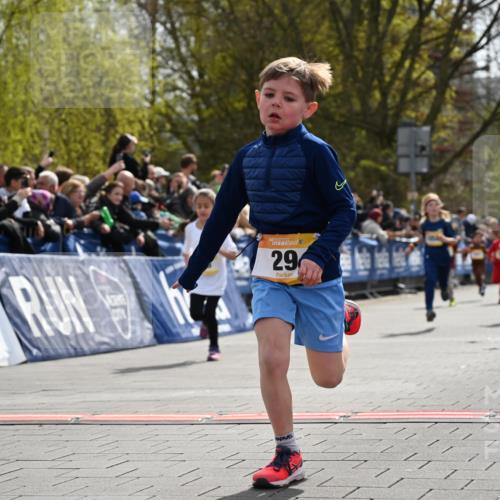 12.04.2026 - 45. Internationalen Wilhelmsburger Insellauf J. Mangold http://msf.ph/oto/9521722 12.04.2026 14:20:22 Ziel 1623, 844, 34, 949, 1607, 29, 948, 1058, 966 meine-sportfotos.de