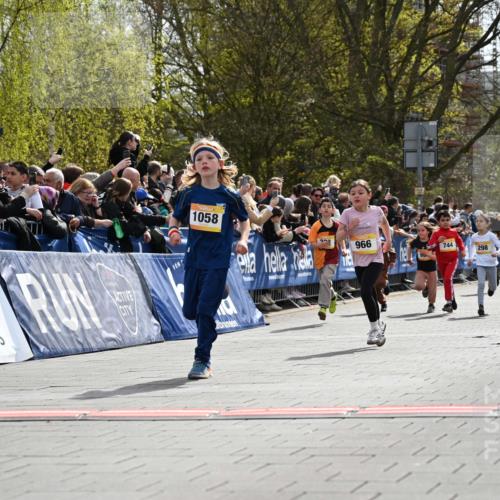12.04.2026 - 45. Internationalen Wilhelmsburger Insellauf J. Mangold http://msf.ph/oto/9521731 12.04.2026 14:20:24 Ziel 949, 1607, 29, 948, 1058, 966, 998, 228, 298, 293, 744, 1008, 747, 262, 598 meine-sportfotos.de