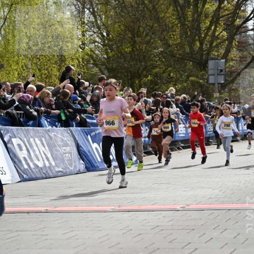 12.04.2026 - 45. Internationalen Wilhelmsburger Insellauf J. Mangold http://msf.ph/oto/9521742 12.04.2026 14:20:25 Ziel 1607, 29, 948, 1058, 966, 998, 228, 298, 293, 744, 1008, 747, 262, 598, 730 meine-sportfotos.de