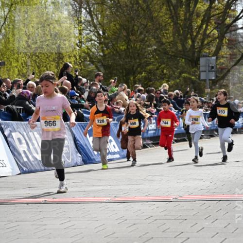 12.04.2026 - 45. Internationalen Wilhelmsburger Insellauf J. Mangold http://msf.ph/oto/9521743 12.04.2026 14:20:26 Ziel 29, 948, 1058, 966, 998, 228, 298, 293, 744, 1008, 747, 262, 598, 730, 632 meine-sportfotos.de