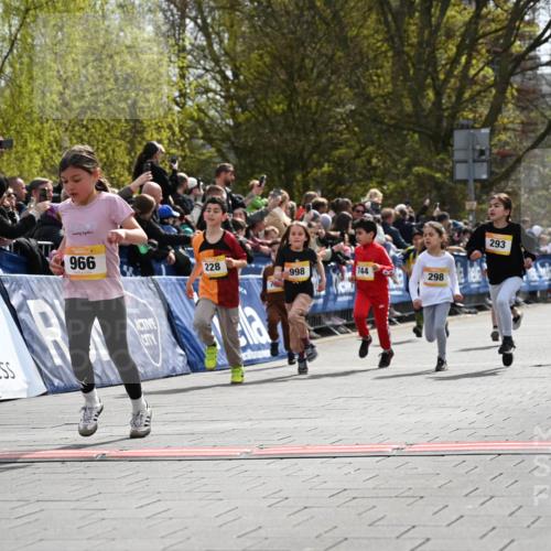 12.04.2026 - 45. Internationalen Wilhelmsburger Insellauf J. Mangold http://msf.ph/oto/9521744 12.04.2026 14:20:26 Ziel 29, 948, 1058, 966, 998, 228, 298, 293, 744, 1008, 747, 262, 598, 730, 632 meine-sportfotos.de