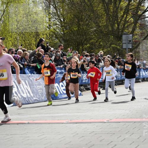 12.04.2026 - 45. Internationalen Wilhelmsburger Insellauf J. Mangold http://msf.ph/oto/9521747 12.04.2026 14:20:26 Ziel 29, 948, 1058, 966, 998, 228, 298, 293, 744, 1008, 747, 262, 598, 730, 632 meine-sportfotos.de