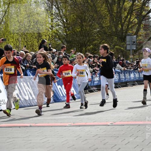 12.04.2026 - 45. Internationalen Wilhelmsburger Insellauf J. Mangold http://msf.ph/oto/9521757 12.04.2026 14:20:27 Ziel 948, 1058, 966, 998, 228, 298, 293, 744, 1008, 747, 262, 598, 730, 632, 1608 meine-sportfotos.de