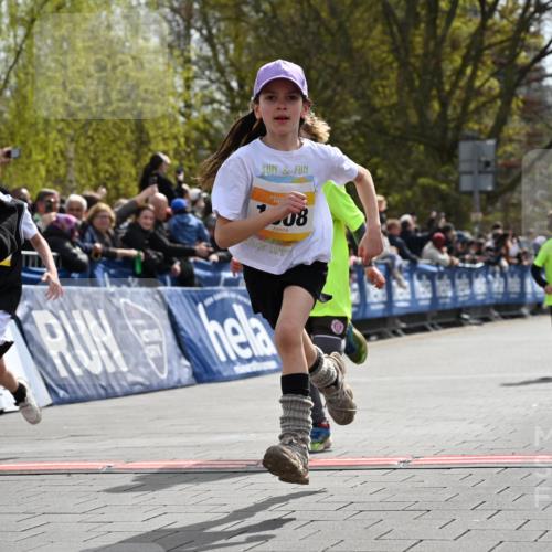 12.04.2026 - 45. Internationalen Wilhelmsburger Insellauf J. Mangold http://msf.ph/oto/9521771 12.04.2026 14:20:28 Ziel 1058, 966, 998, 228, 298, 293, 744, 1008, 747, 262, 598, 730, 632, 1608 meine-sportfotos.de