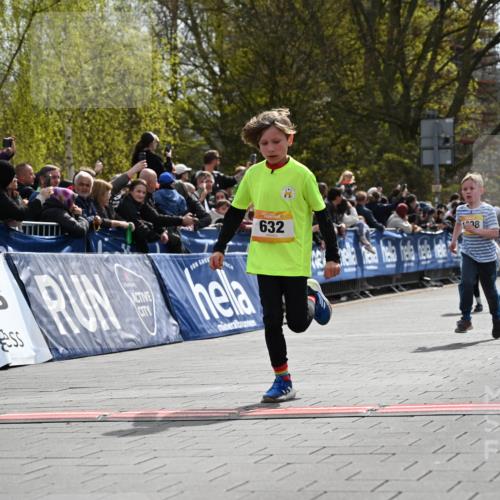 12.04.2026 - 45. Internationalen Wilhelmsburger Insellauf J. Mangold http://msf.ph/oto/9521780 12.04.2026 14:20:30 Ziel 998, 228, 298, 293, 744, 1008, 747, 262, 598, 730, 632, 1608, 165 meine-sportfotos.de