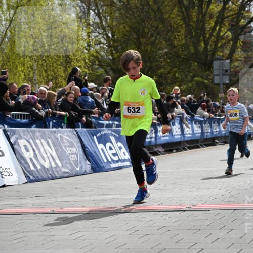 12.04.2026 - 45. Internationalen Wilhelmsburger Insellauf J. Mangold http://msf.ph/oto/9521781 12.04.2026 14:20:30 Ziel 998, 228, 298, 293, 744, 1008, 747, 262, 598, 730, 632, 1608, 165 meine-sportfotos.de
